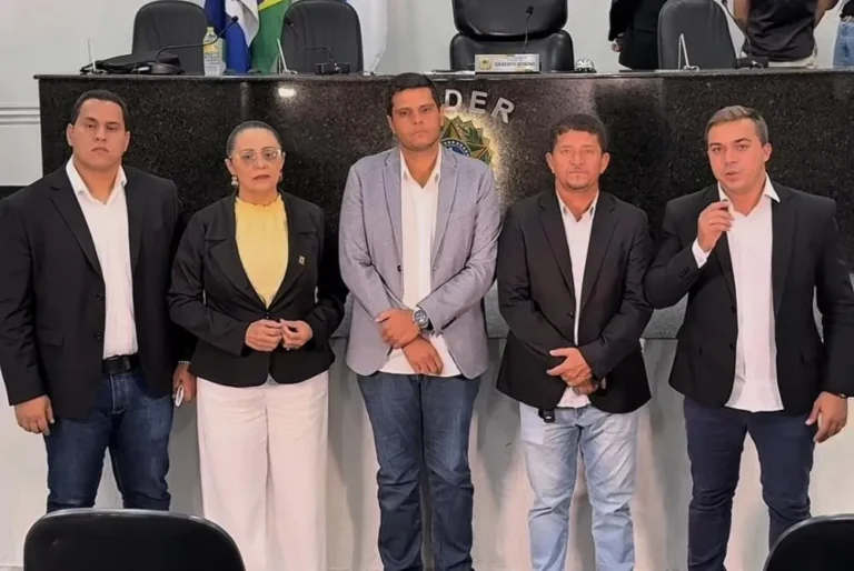 Vereadores Criticam Falta de Representação da Prefeitura em Audiência de Transporte Universitário Vereadores Criticam Falta de Representação da Prefeitura em Audiência de Transporte Universitário