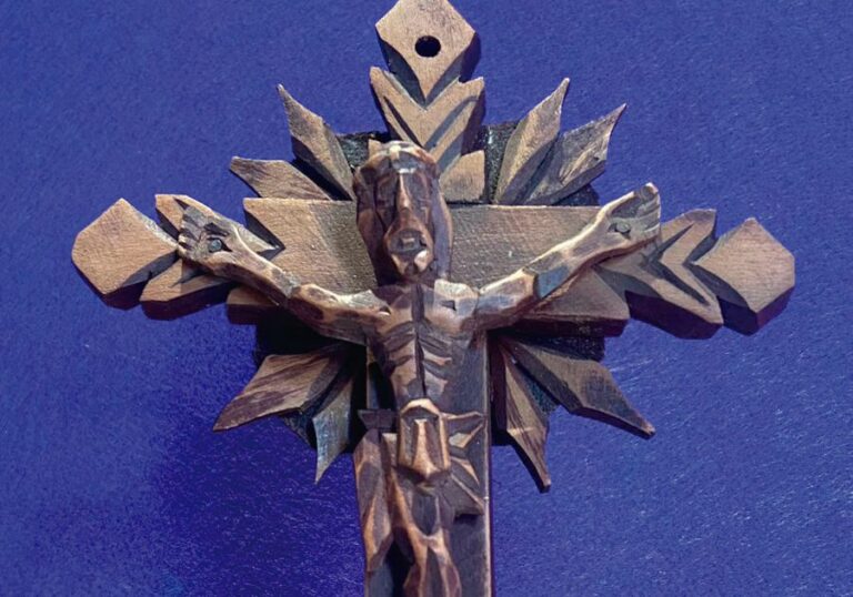 A Paixão Representada: Exposição de Arte Popular na UFJF Valoriza Fé e Devoção