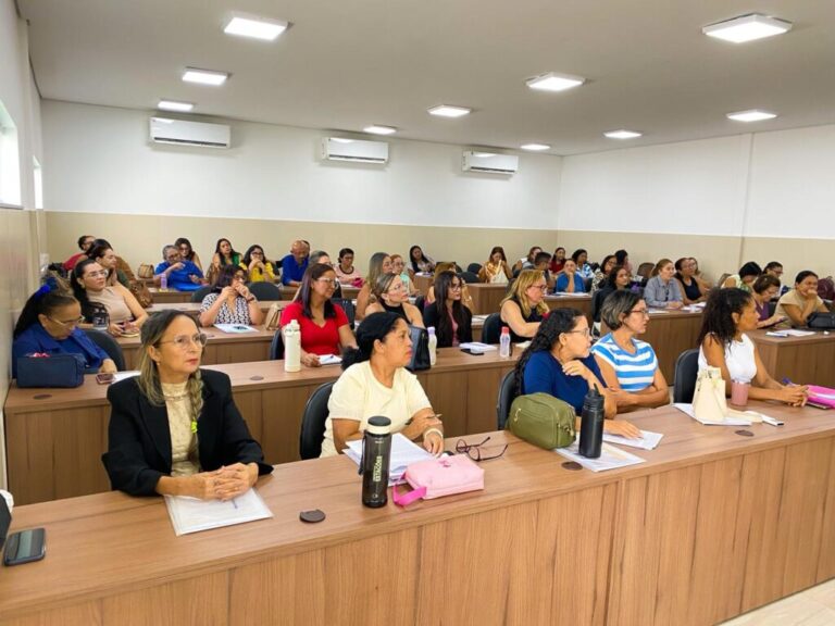 Centro de Formação capacita quase 500 educadores em quatro meses de atuação