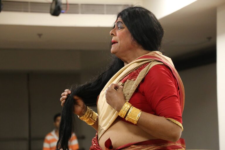 Chapal Bhaduri: A Trajetória do Ator Que Encantou o Teatro Indiano e Enfrentou o Preconceito Chapal Bhaduri: A Trajetória do Ator Que Encantou o Teatro Indiano e Enfrentou o Preconceito