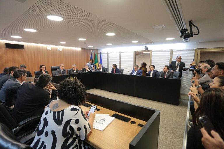 Deputados da Alepe Aprovam Convites para Ouvir Auxiliares de João e Raquel