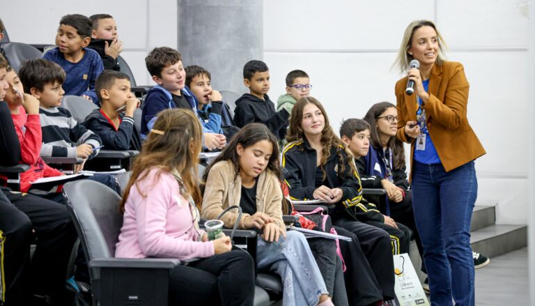 Estudantes da Emeb São João Aprendem sobre Política em Palestra do Projeto Vereador Mirim