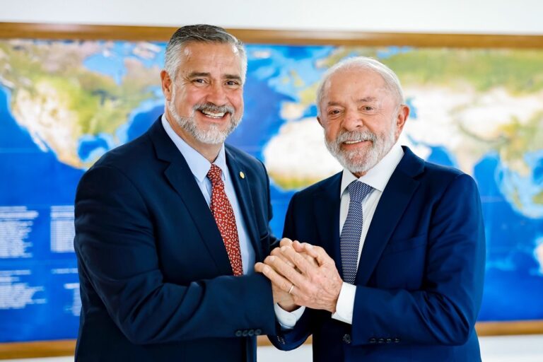 Lula Reorganiza Articulação Política e Nomeia Paulo Pimenta como Líder na Câmara