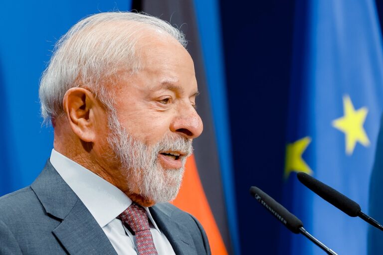 Lula Volta a Brasília Após Cirurgia de Câncer de Pele e Tratamento de Tendinite