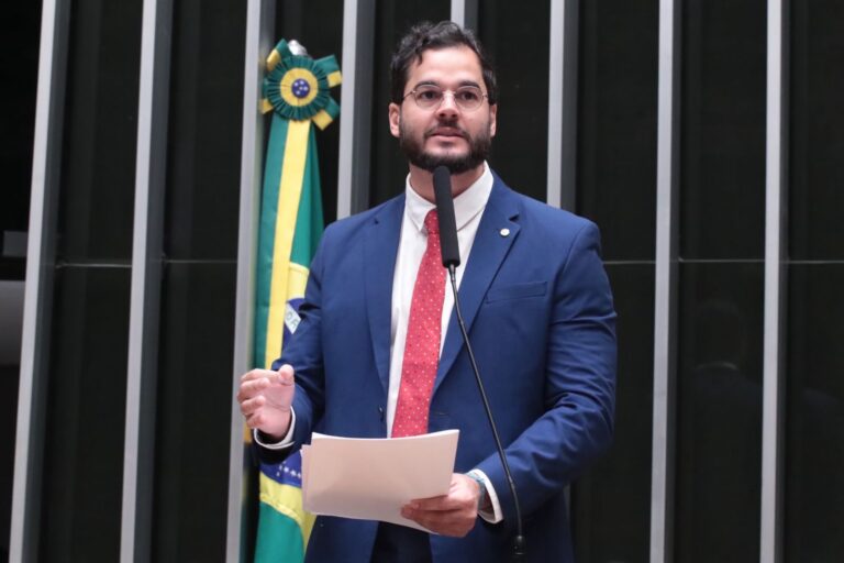 Mudança na Filiação de Túlio Gadêlha: Evento Agora Será em Caruaru