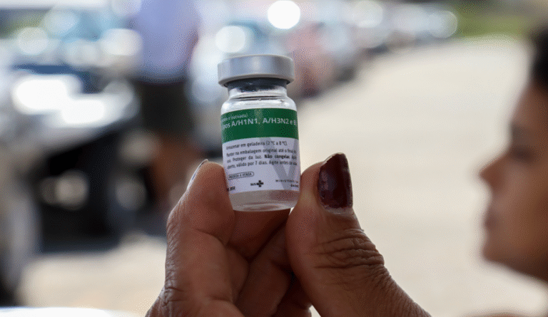 Prefeitura de Mogi Intensifica Vacinação Contra a Gripe para Motoristas de Ônibus Prefeitura de Mogi Intensifica Vacinação Contra a Gripe para Motoristas de Ônibus