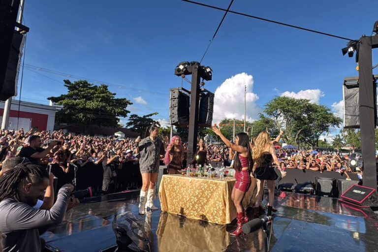 Priscila Senna Leva Multidão ao Show Gratuito na Estação Ferroviária de Caruaru