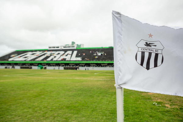 Santa Cruz Avalia Estádio Lacerdão para Jogo Contra o Amazonas na Série C Santa Cruz Avalia Estádio Lacerdão para Jogo Contra o Amazonas na Série C