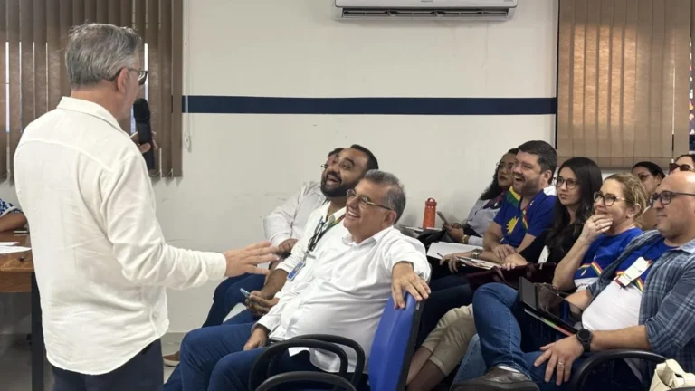 SEE promove reunião estratégica Metafluxo para fortalecer a equidade no ensino médio em Caruaru