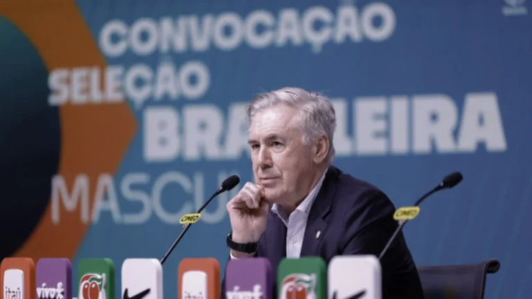 Ancelotti observa duelo entre Athletico-PR e Flamengo em Curitiba Ancelotti observa duelo entre Athletico-PR e Flamengo em Curitiba
