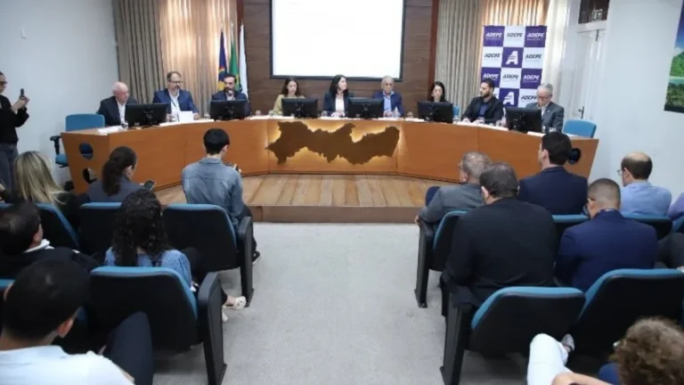 Pernambuco recebe R$ 323 milhões em investimentos e prevê 612 novos empregos Pernambuco recebe R$ 323 milhões em investimentos e prevê 612 novos empregos