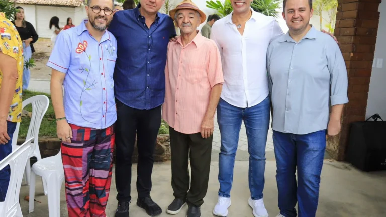 Encontro político reúne representantes da cultura em Caruaru Encontro político reúne representantes da cultura em Caruaru