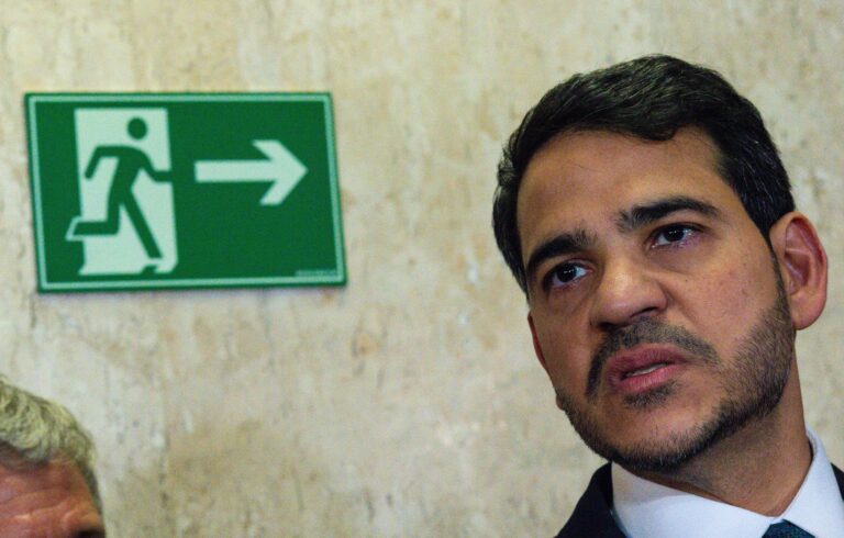 Governo Lula Enfrenta Crise Política Após Derrota com Jorge Messias