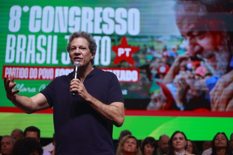 Haddad: Empate Lula e Flávio Bolsonaro Reflete 'Lavagem Cerebral Coletiva'