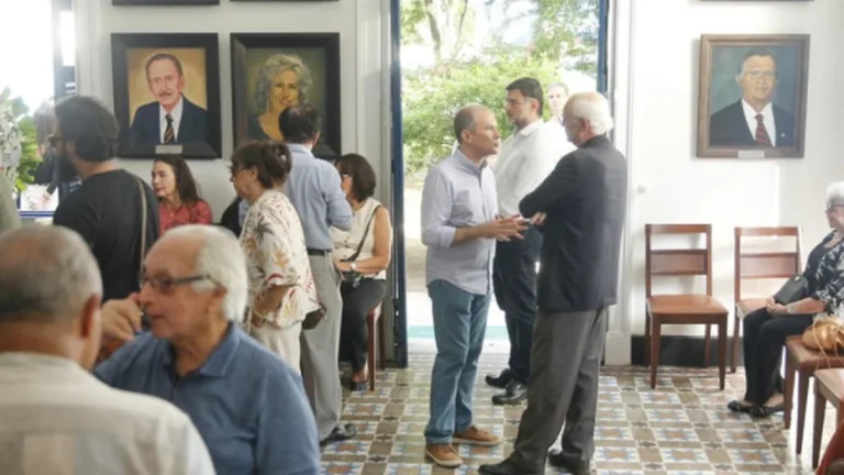 Velório de Raimundo Carrero reúne cultura e afeto no Recife
