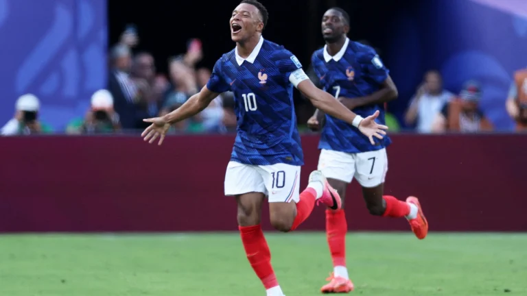 Mbappé se torna maior artilheiro em mata-matas da Copa superando Leônidas e Ronaldo Mbappé se torna maior artilheiro em mata-matas da Copa superando Leônidas e Ronaldo
