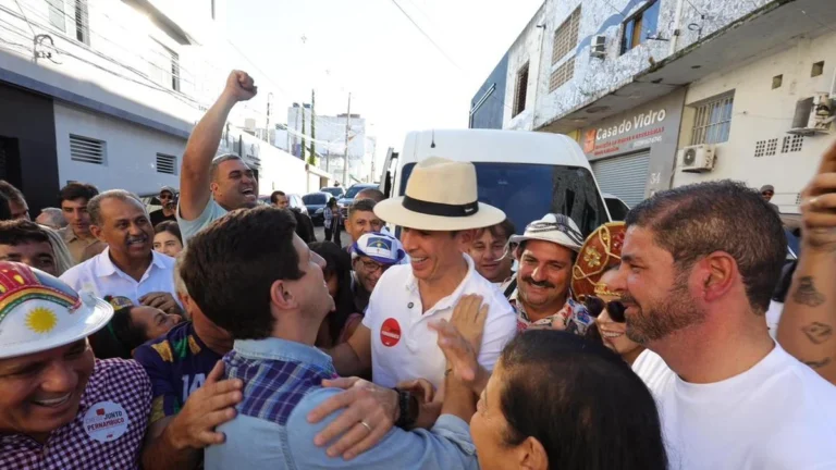 Felipe Carreras fortalece laços políticos durante Caminhada do Forró em Arcoverde