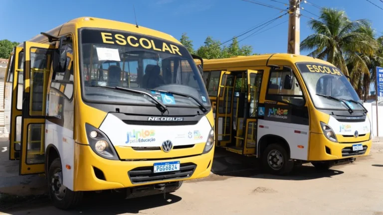 Governo de Pernambuco reforça educação e transporte escolar no Sertão com investimentos expressivos Governo de Pernambuco reforça educação e transporte escolar no Sertão com investimentos expressivos