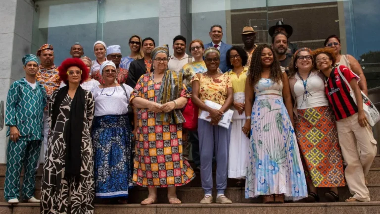 Deputado em Pernambuco mobiliza entidades negras contra projeto que flexibiliza ensino de história a