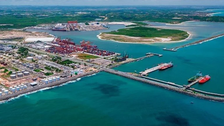 Exportações de Pernambuco caem 52% em junho enquanto importações sobem e déficit chega a US$ 550 mil