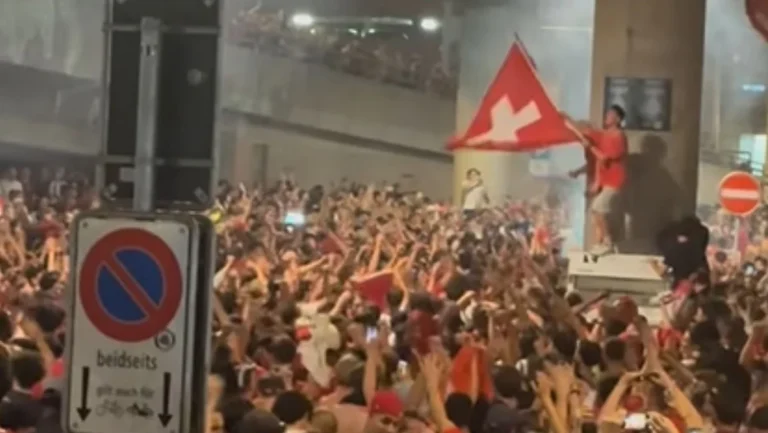 Torcida Suíça Celebra Classificação Histórica às Quartas da Copa 2026 Torcida Suíça Celebra Classificação Histórica às Quartas da Copa 2026