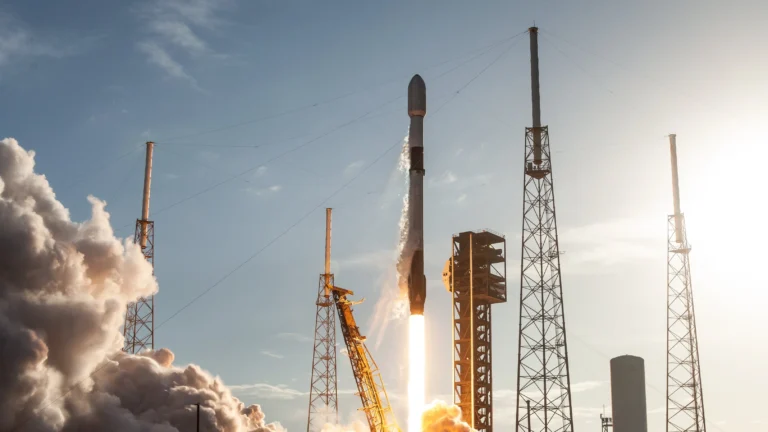 SpaceX prepara 13º voo de teste da Starship com satélites Starlink SpaceX prepara 13º voo de teste da Starship com satélites Starlink